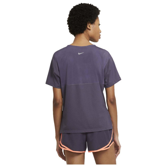 Nike Γυναικεία κοντομάνικη μπλούζα Icon Clash City Sleek